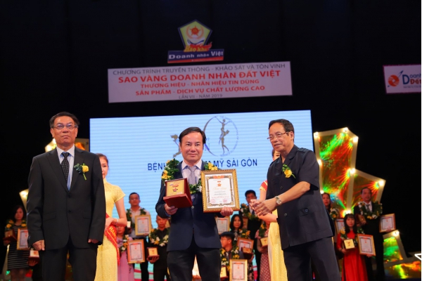 Bác sĩ Cương được 30 lần được bầu chọn nhận giải thuởng thương hiệu Việt	