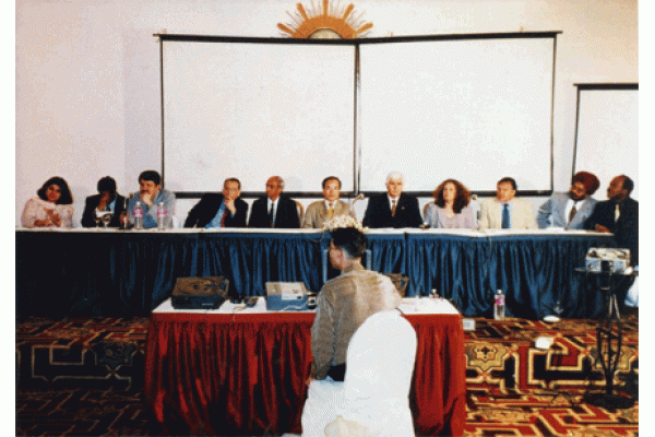 GS, TS Nguyễn Xuân Cương chủ tọa tại Hội nghị Quốc tế tại Ấn Độ năm 2000	